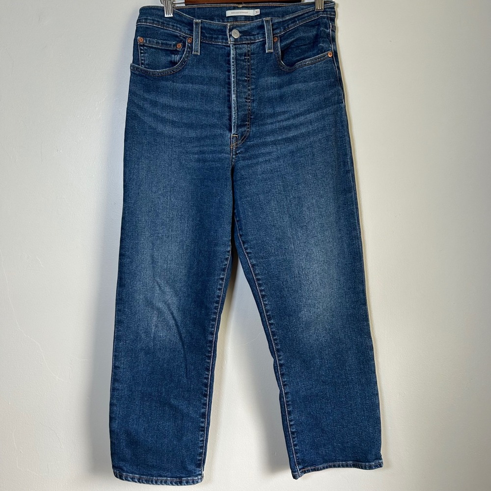 EUC Levi's Jeans Ribcage Straight‎ Size 30 Medium Wash High Rise Button Fly